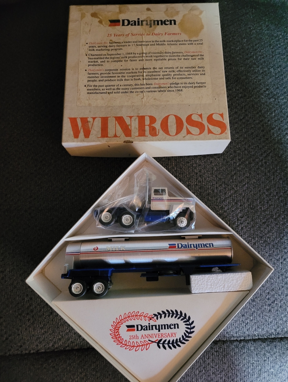 Winross Blue & Silver DAIRYMEN Milk Tanker Truck Toy (101)